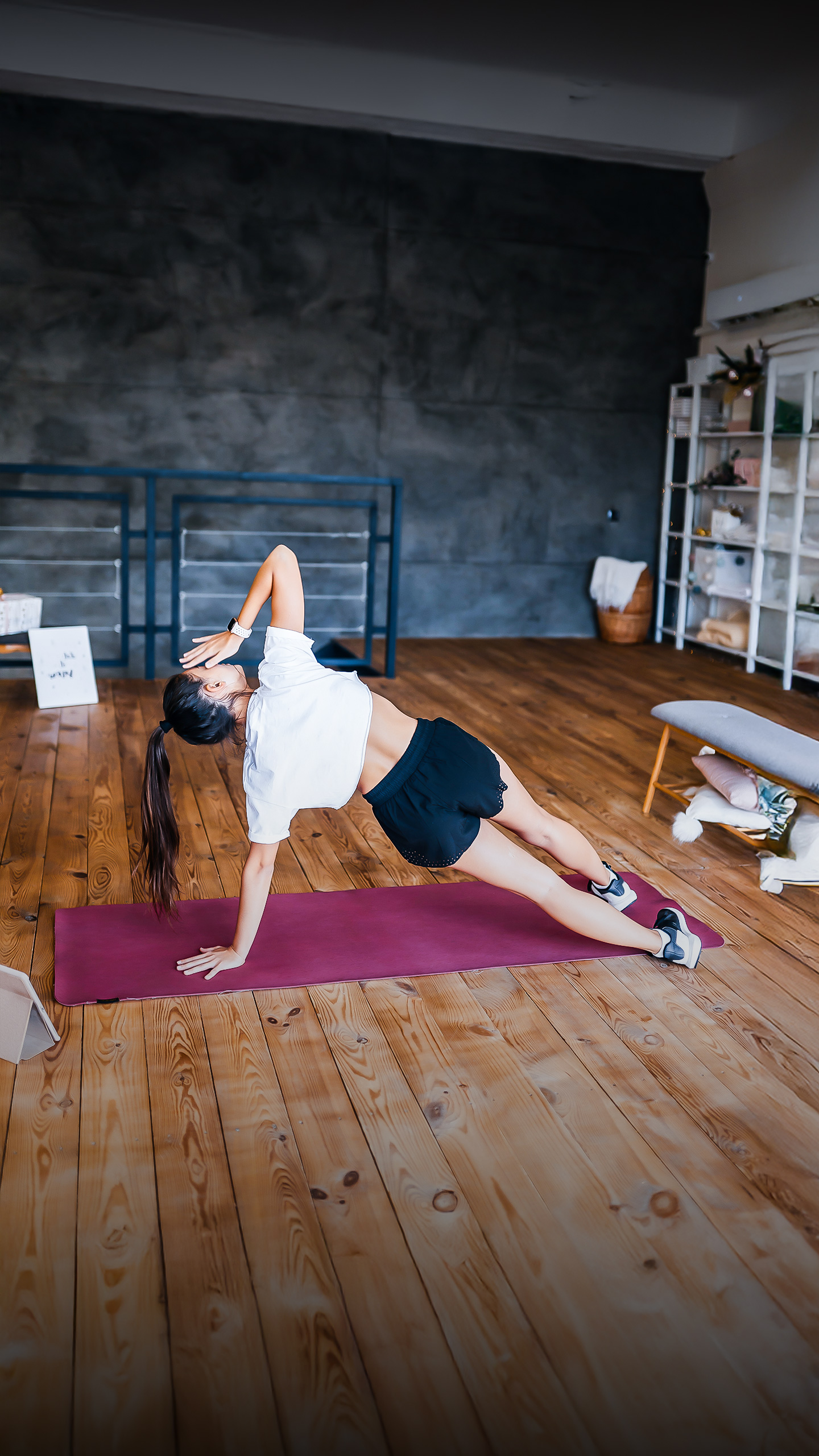 6 exercícios para afinar a cintura e definir o abdômen sem precisar de academia