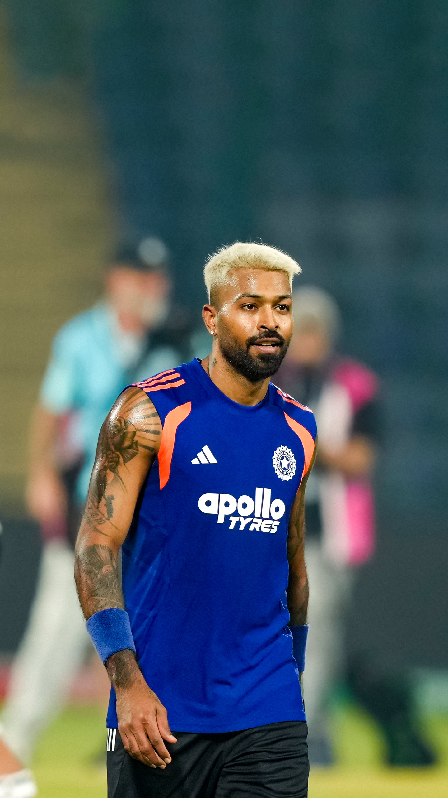 Hardik Pandya Videobombs Varun Chakravarthy in KKR Gym Clip Amid Trade Speculation