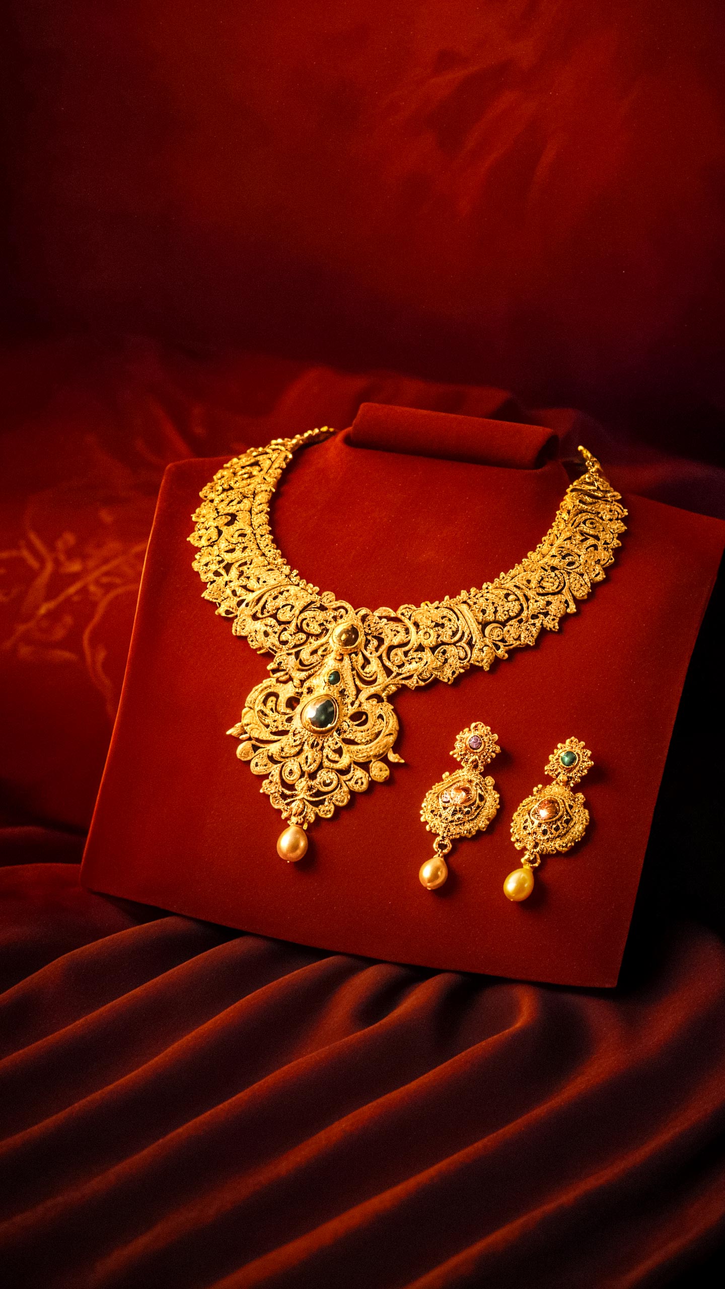 Indians favor gold investments as jewellery demand drops 19%