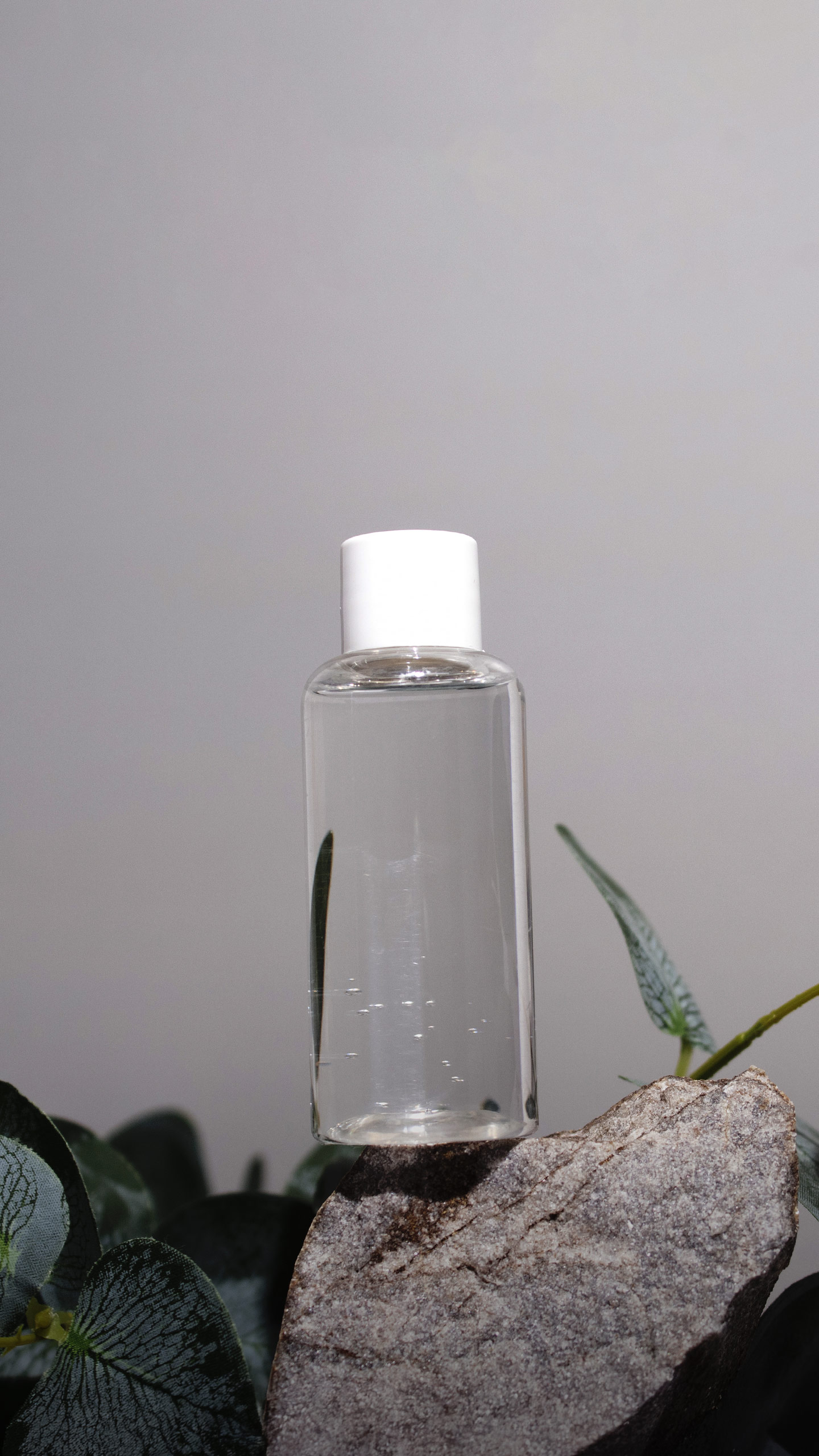 O que são as enzimas recombinantes, a nova aposta da estética para ‘desamassar’ a pele do rosto e do corpo