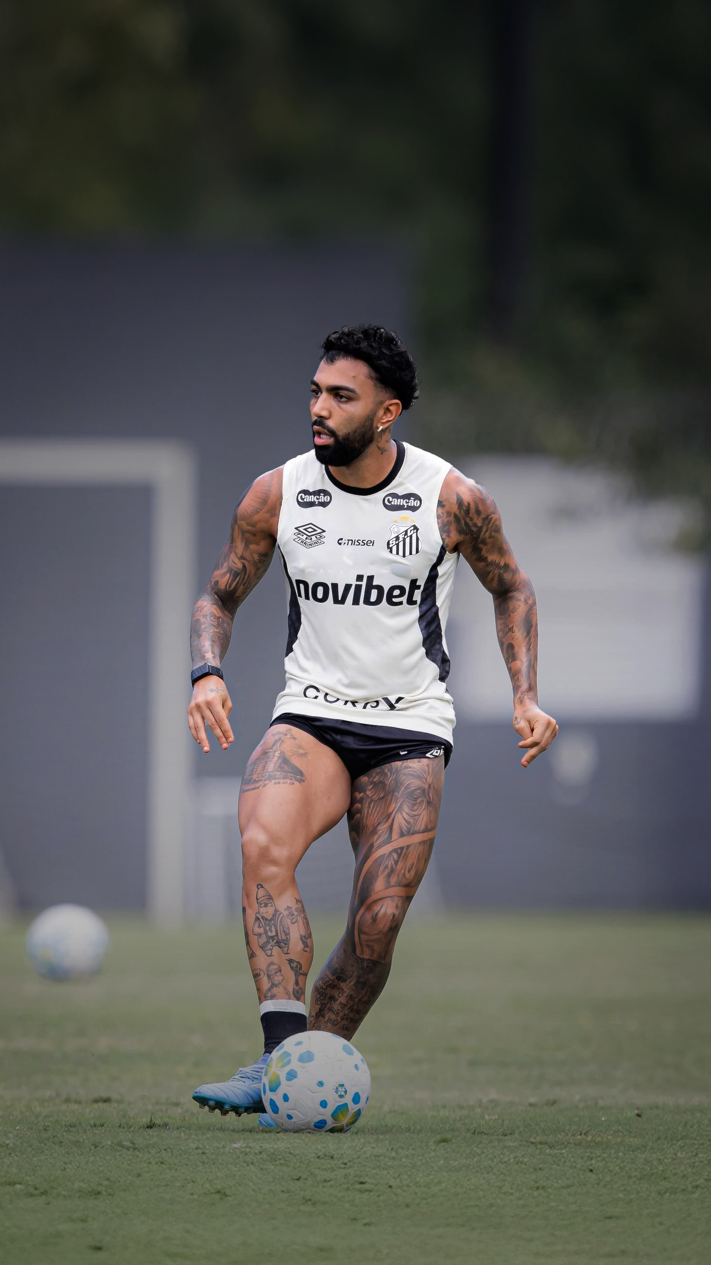 Gabigol ignora banco e vira problema para Cuca no Santos