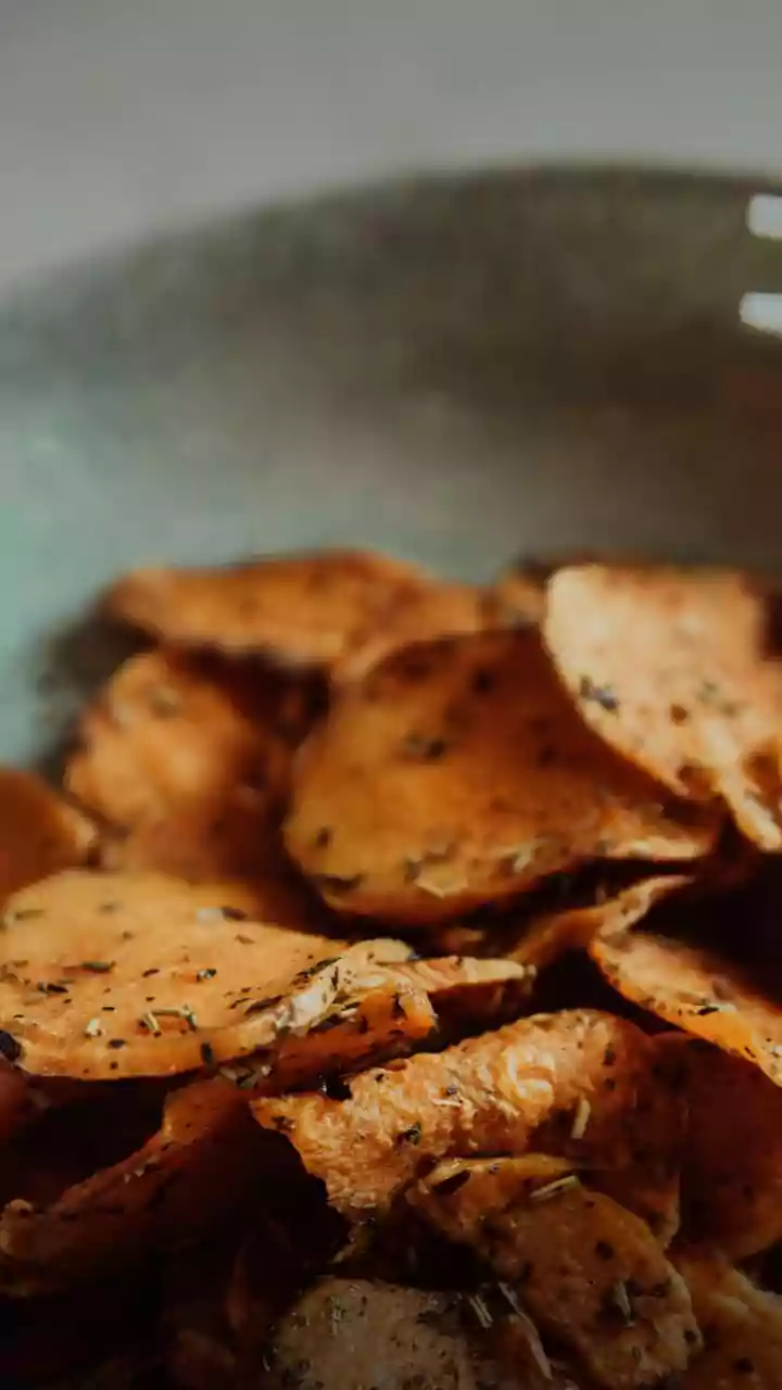Chips de legumes no forno super crocantes que viciam; veja como fazer
