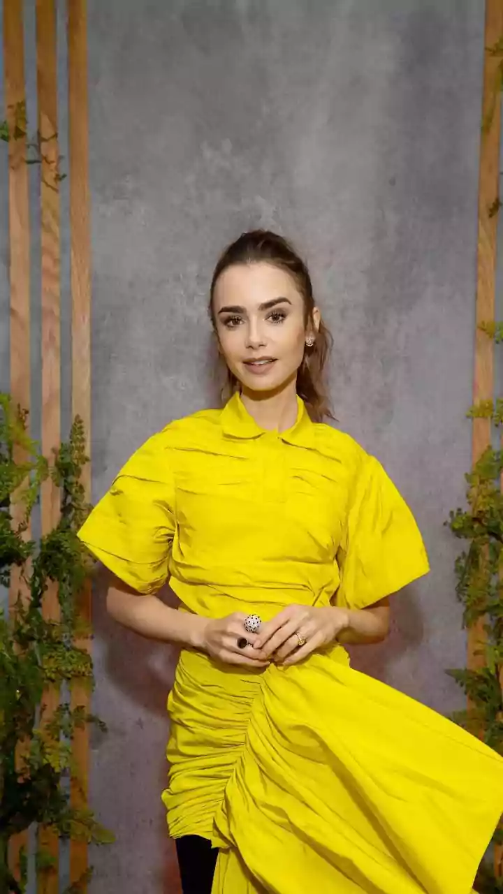 एमिली इन पेरिस में लिली की हेयरस्टाइल: स्टाइल का जलवा!