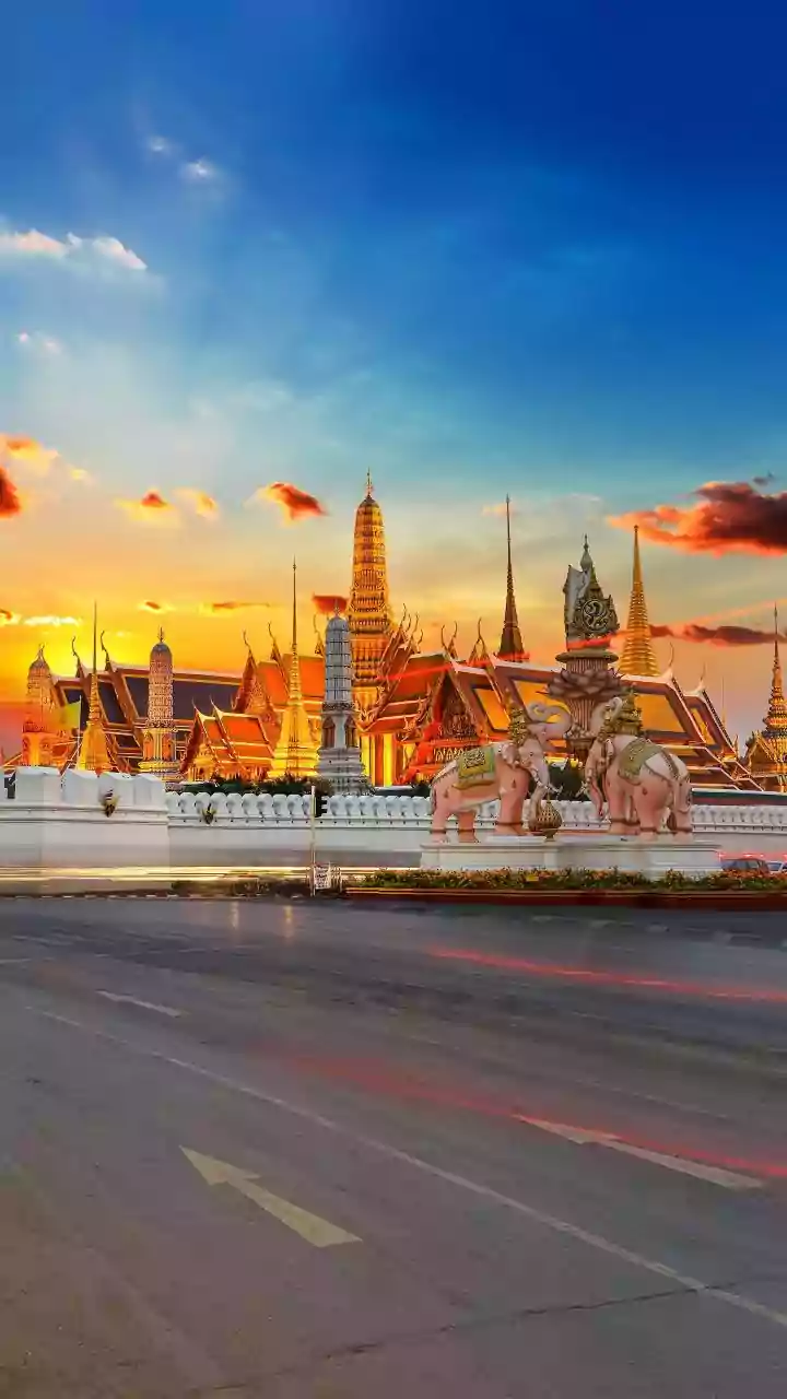 How to travel between Bangkok Chiang Mai and Krabi using budget flights and buses in Thailand