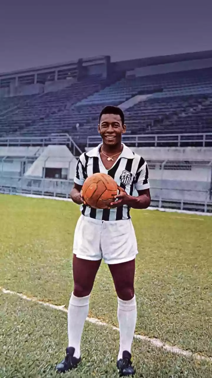 De Pelé a Vini Jr: Museu do Futebol exibe camisas clássicas da seleção brasileira