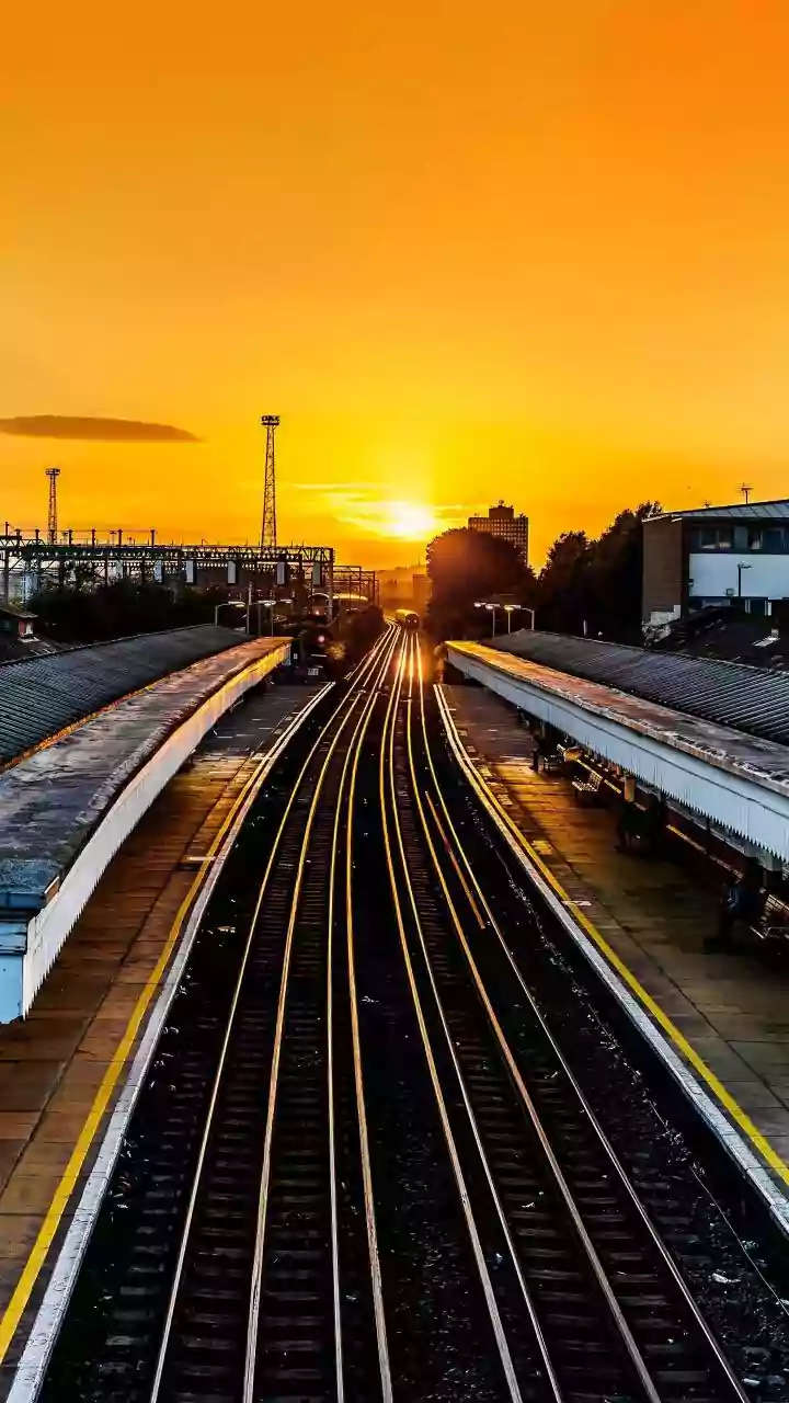 Understanding a Longer Window to Replan Journeys in the Context of Railways' Earlier Waitlist Information Plan