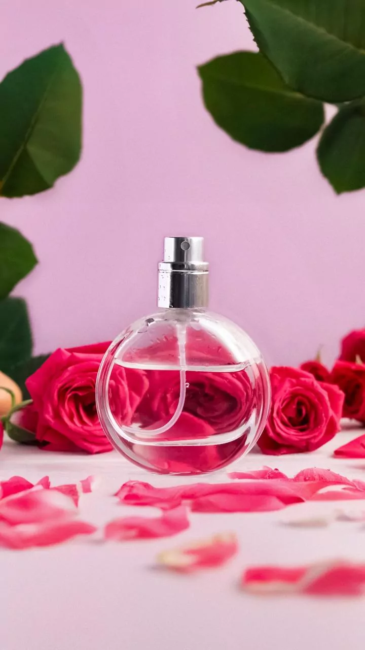 7 perfumes românticos que são doces na medida certa (e viciantes)