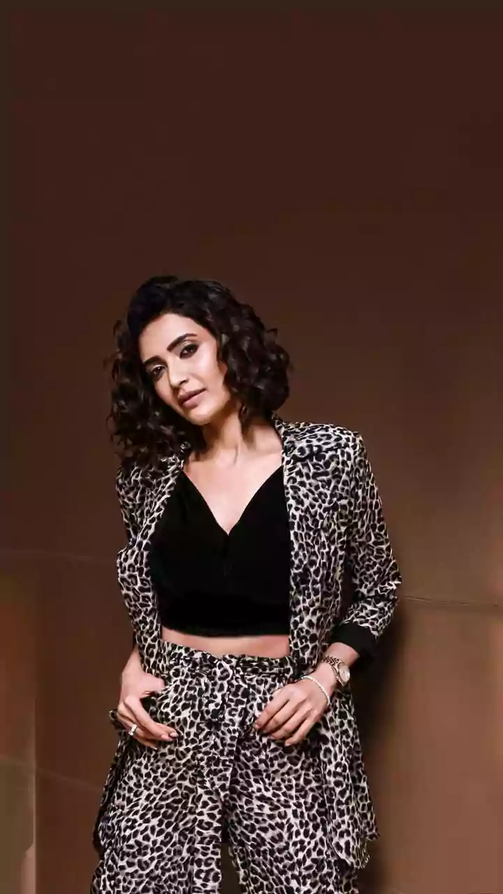 Karishma Tanna Says Walking Helps Her During Pregnancy, Urges ‘Mamas-To-Be’ Not To ‘Completely Stop Moving’