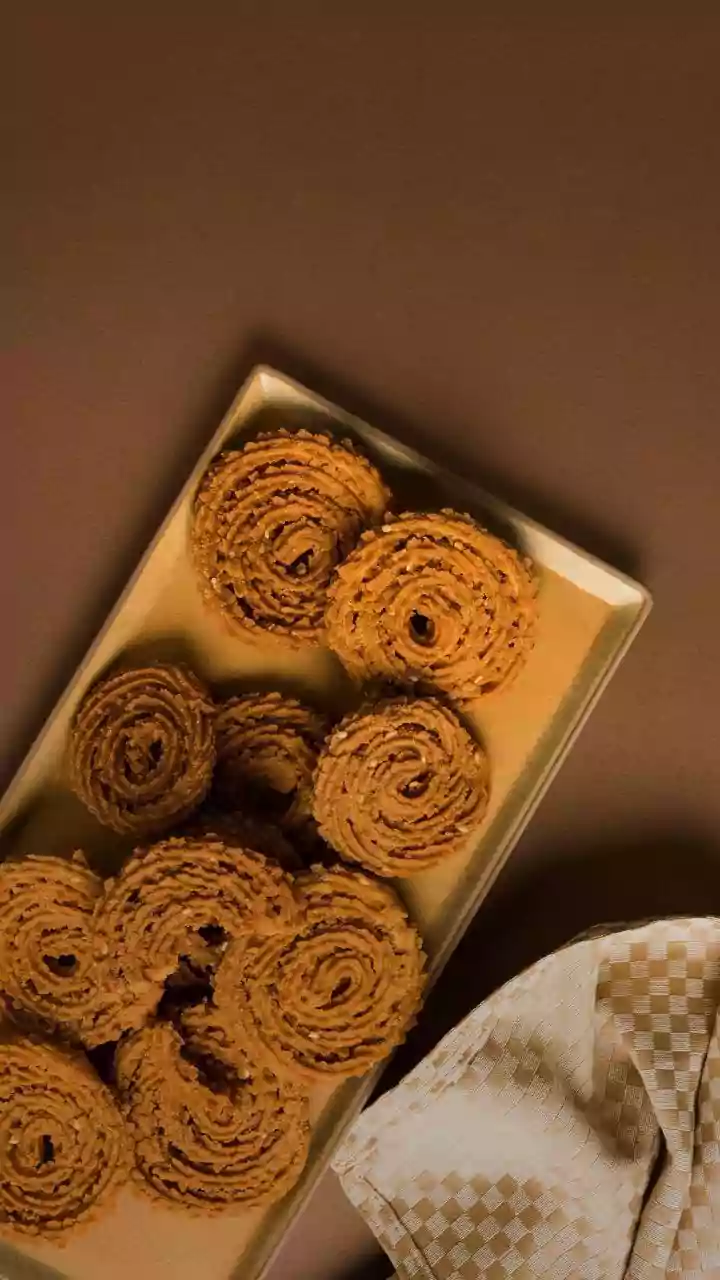 Healthy Office Munching Hacks Roasted Ragi Chips And Jowar Puffs For Snacking