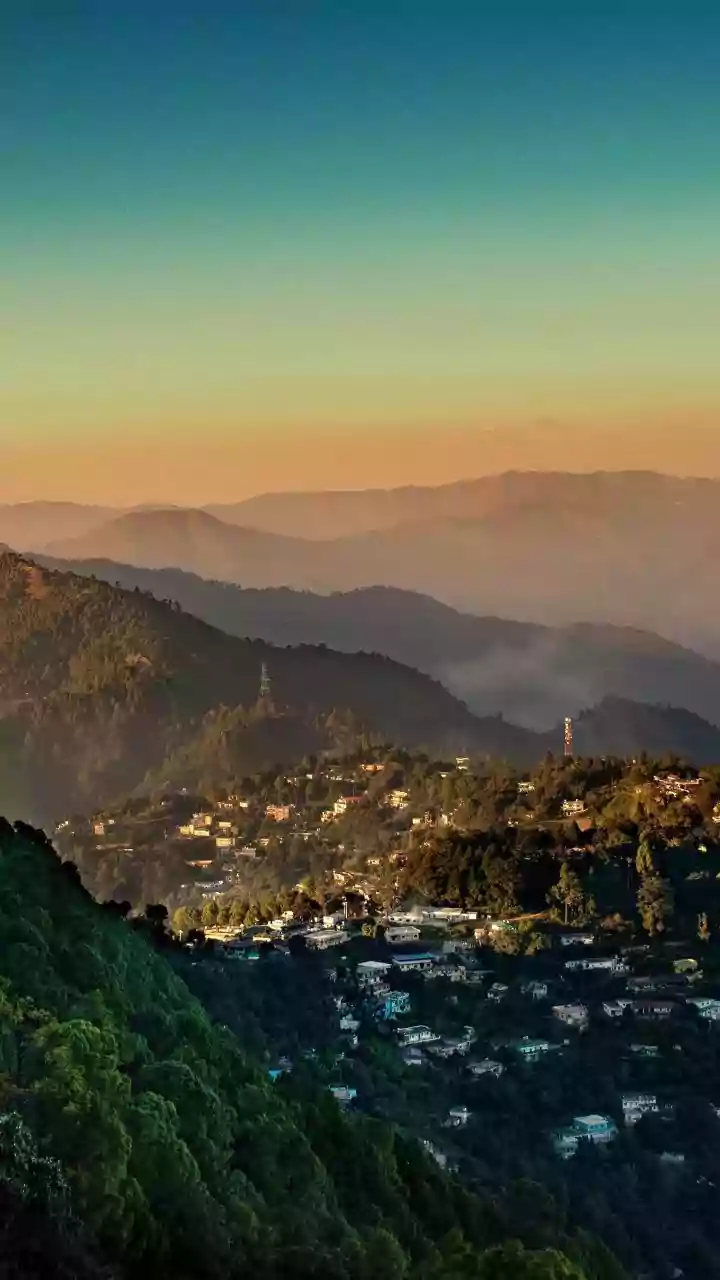 Himachal LoP Jairam Thakur extends New Year greetings to Governor at Raj Bhavan