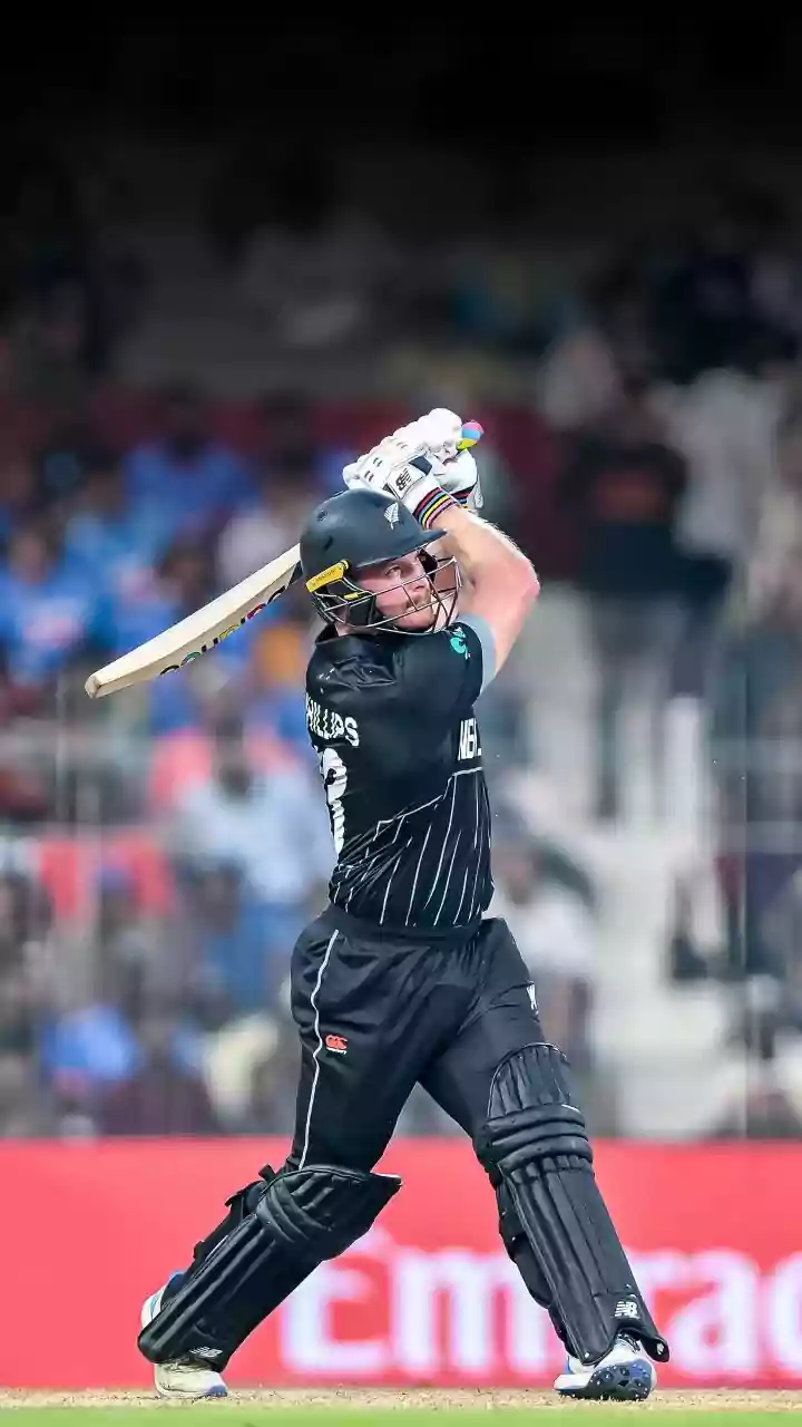 WATCH: Glenn Phillips bats left handed and smashes a six in Super Smash