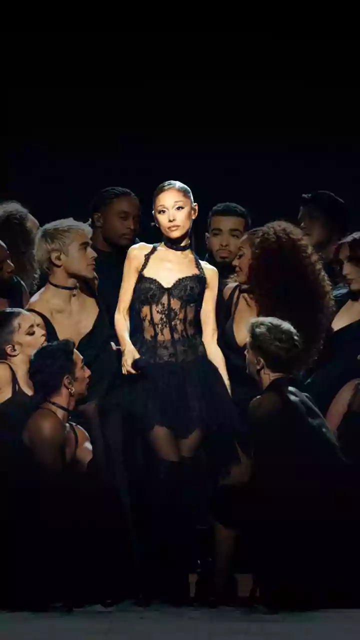 Internautas criticam magreza de Ariana Grande em nova foto; veja