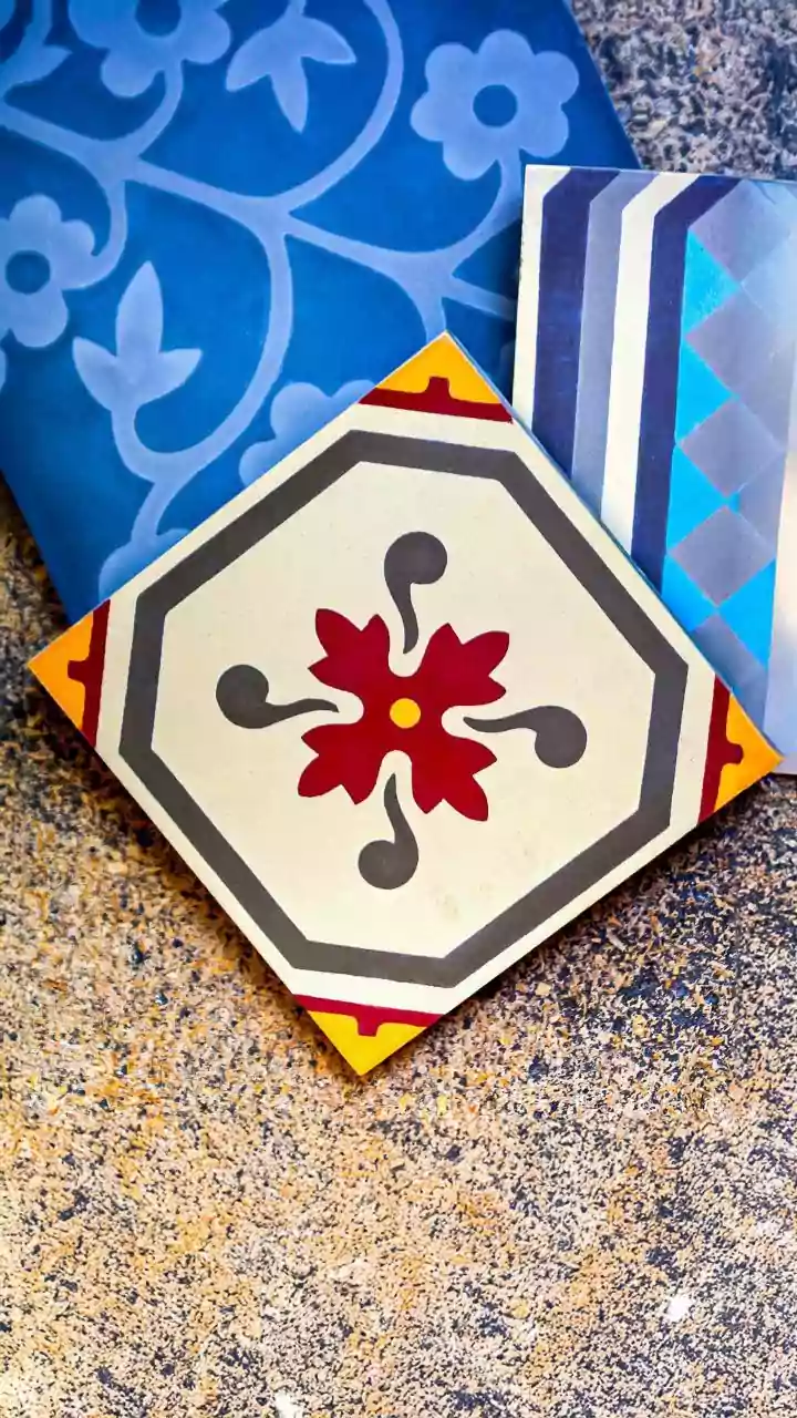 How Kutch Artisans Package Traditional Lippan Kam Wall Panels For Metropolitan Interior Design Enthusiasts