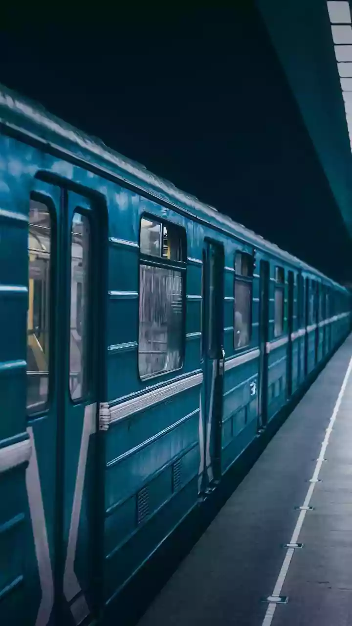 Mumbai News: 24-Year-Old Call Centre Employee Stabbed Multiple Times Inside Moving Local Train Near Vashi Over Old Dispute