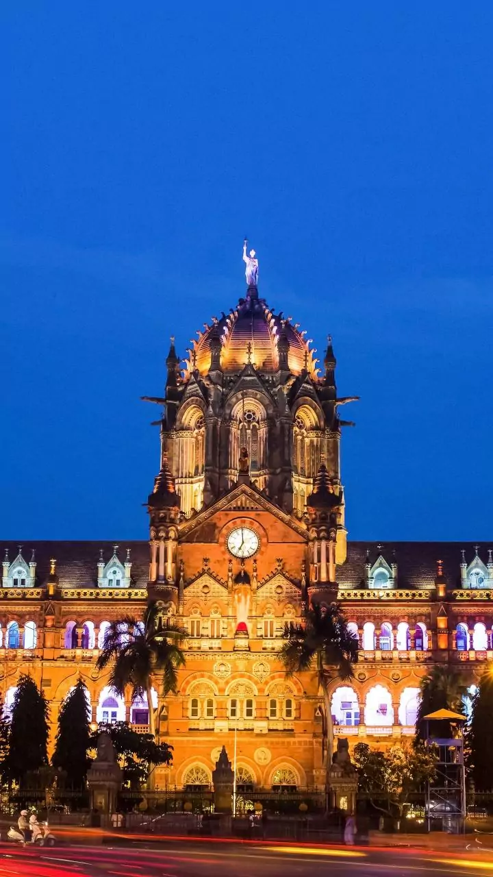 Ahead of Jan 15 civic polls, NCP (SP) Mumbai chief Rakhi Jadhav joins BJP