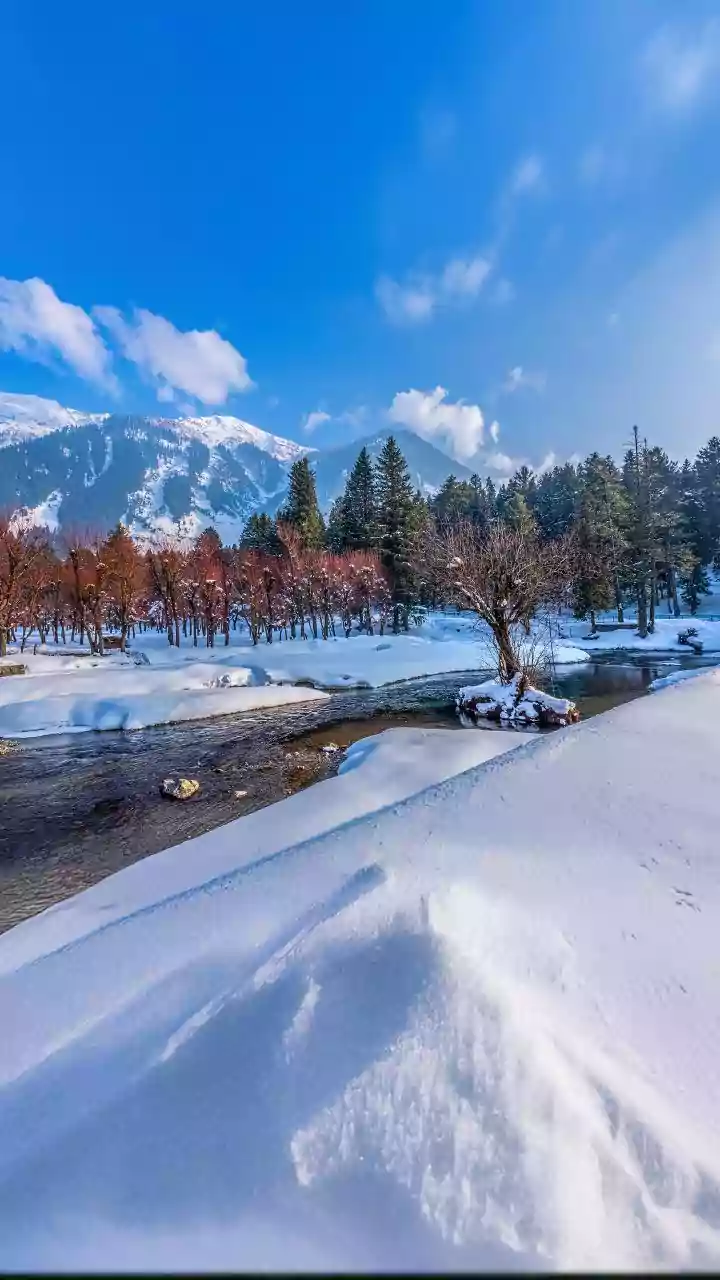 Mercury dips at most places in Kashmir