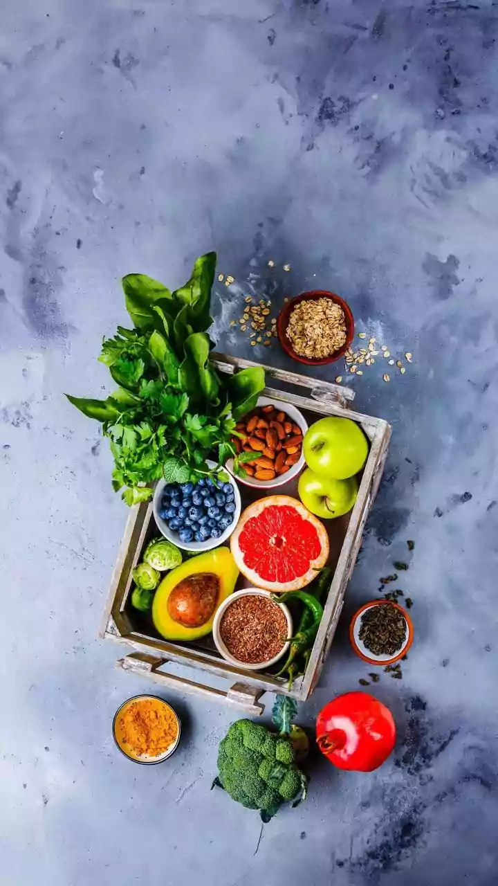 Kareena Kapoor's Nutritionist Shares 3 Foods To Overcome Bloating, Dryness, Dandruff