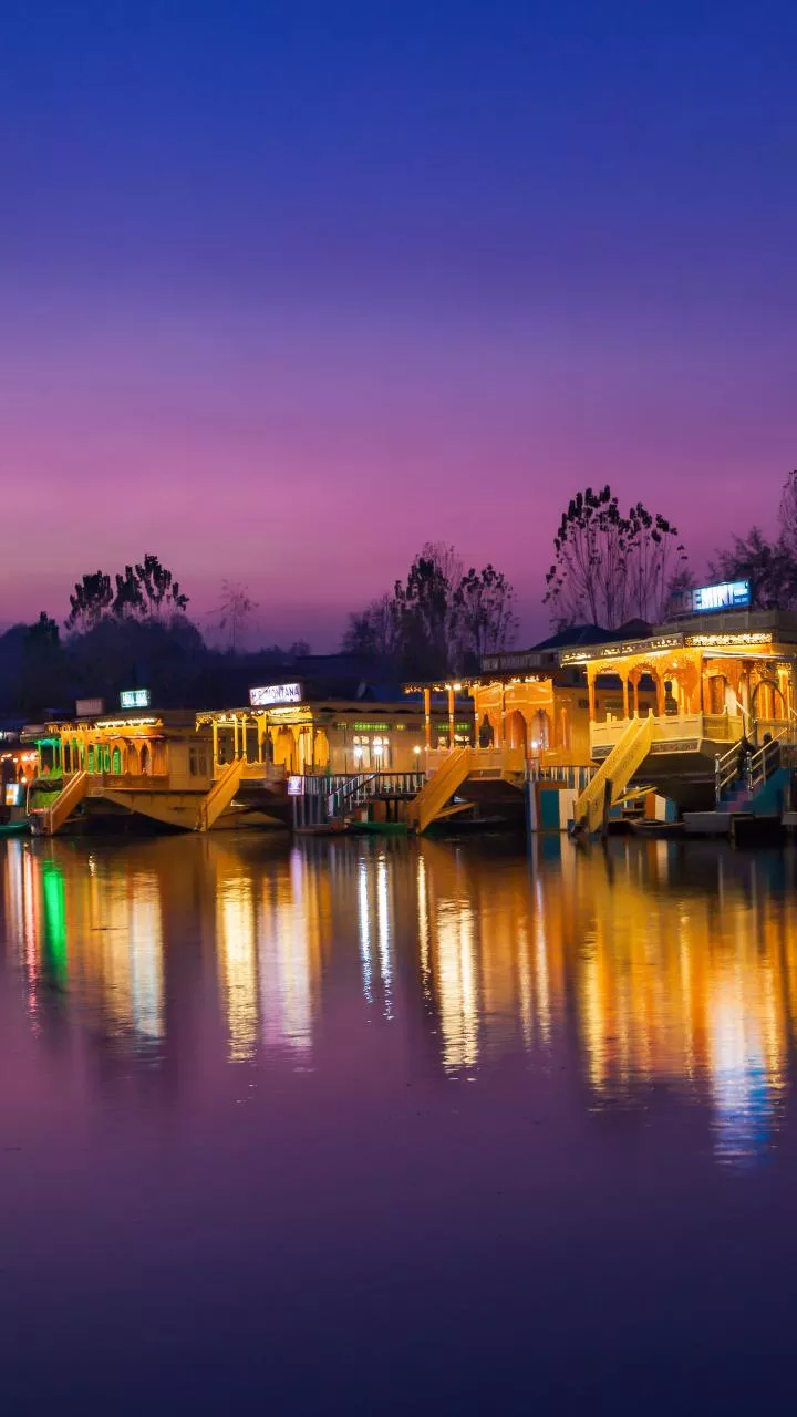 Kashmir sees second warm night as minimum temperatures stay above freezing point