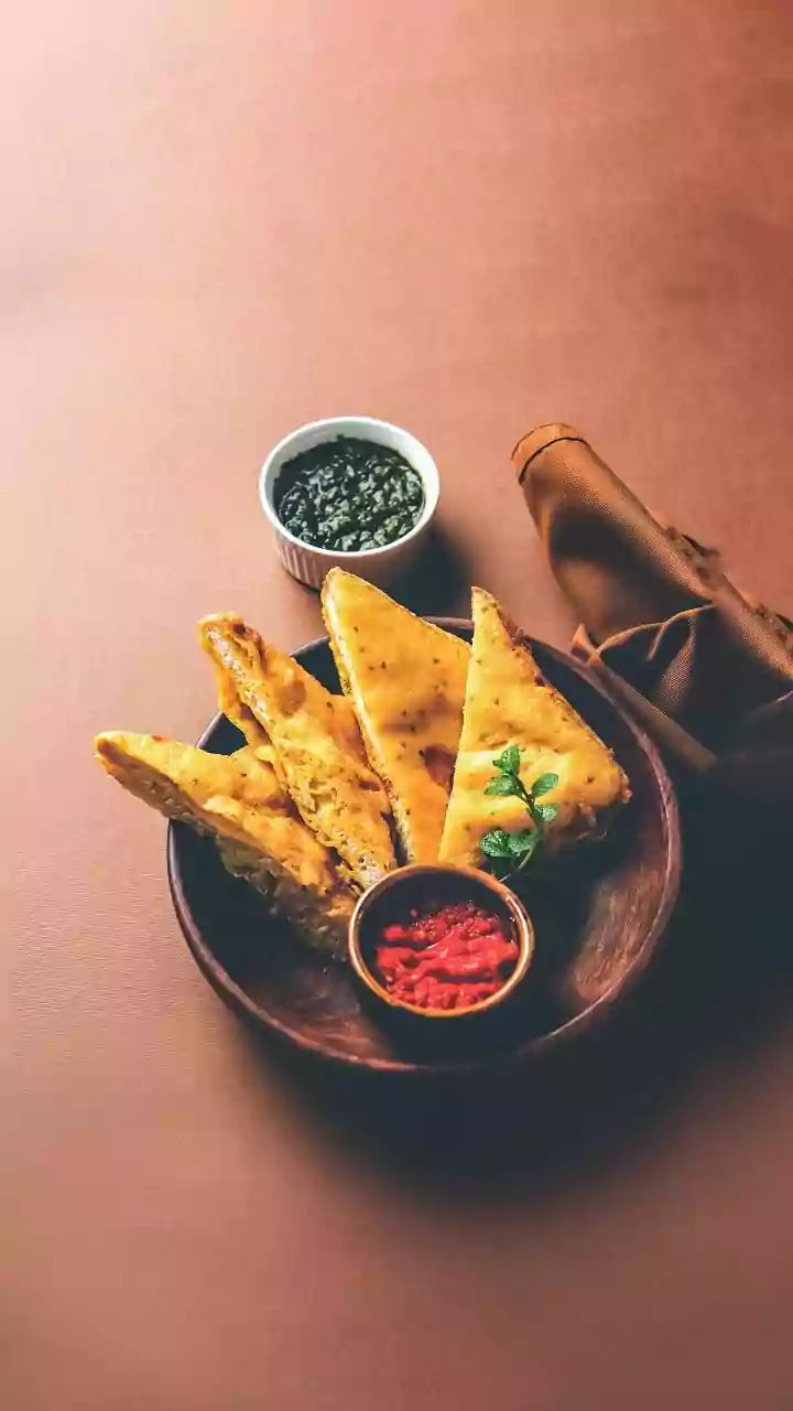 How To Prepare Crunchy Air Fried Samosas Banana Chips And Fresh Pakoras
