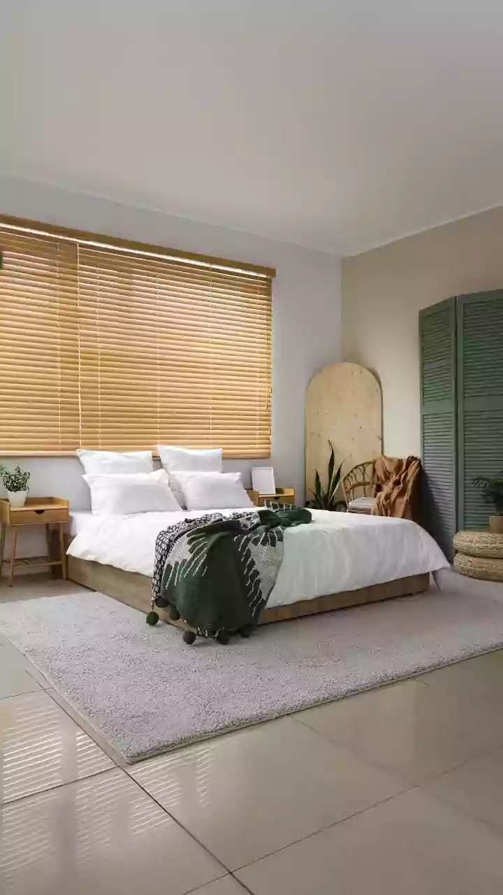 Dormir com a porta aberta ou fechada faz diferença na sua energia; entenda o que é melhor