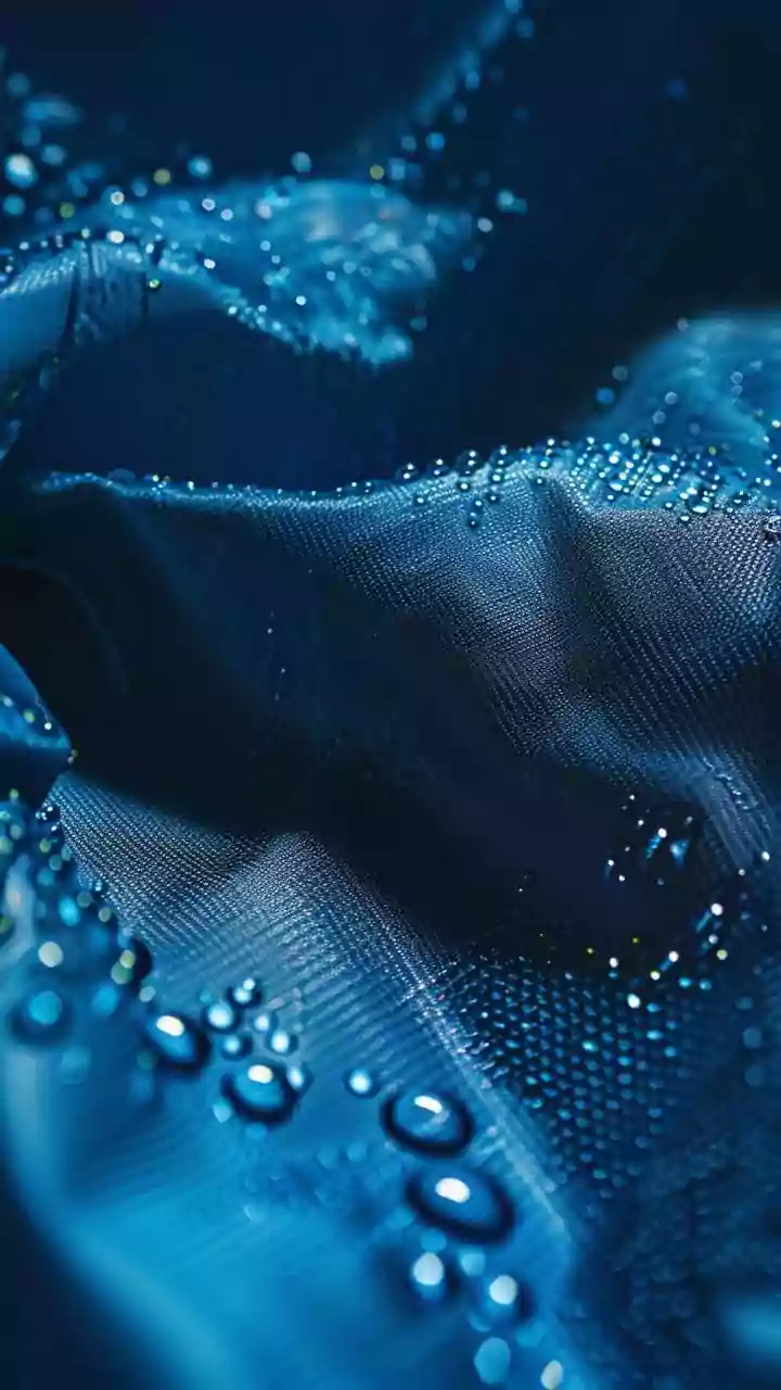 How Luggage Compression Bags Protect Packed Gear From Water Moisture While Saving Critical Volume