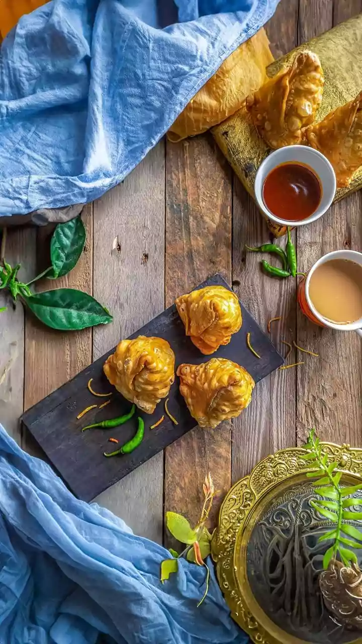 Pune Airport Buzz: Flyers Laud Raghav Chadha for Affordable Samosa and Chai Amidst Viral Trend