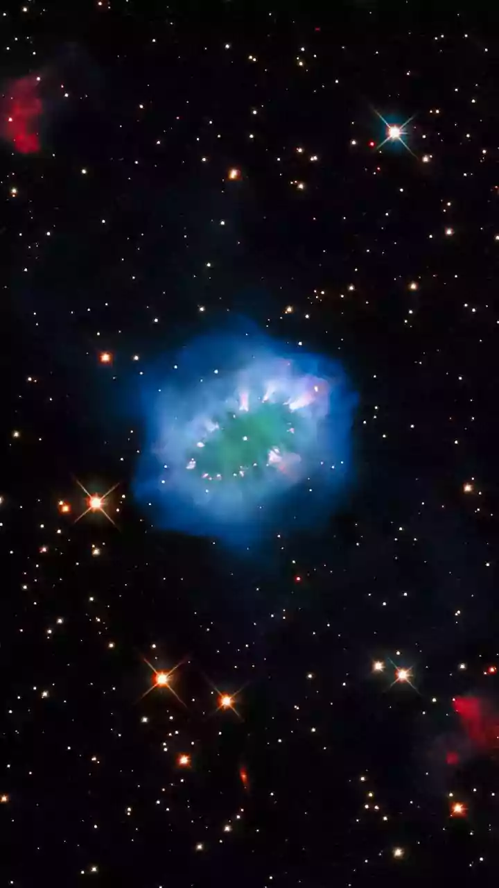 NASA's Hubble captures sun-like Gomez's Hamburger forming planetary nebula