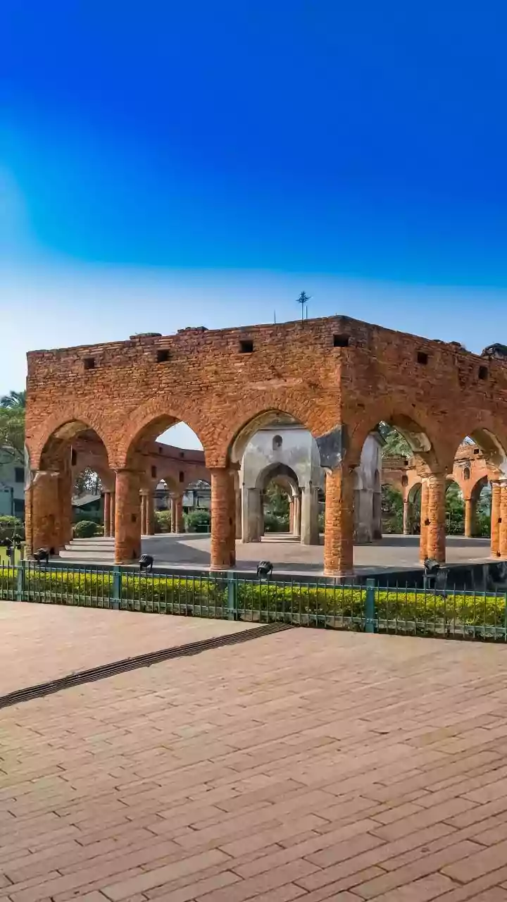 Plan cheap weekend getaways to Mandu's monsoon palaces from Indore and Bhopal