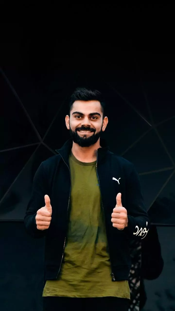 इंग्लैंड बनाम भारत वनडे सीरीज के बाद, नंगे पैर प्रेमानंद महाराज जी के दर्शन करने वृंदावन पहुंचे विराट कोहली, देखें वायरल वीडियो
