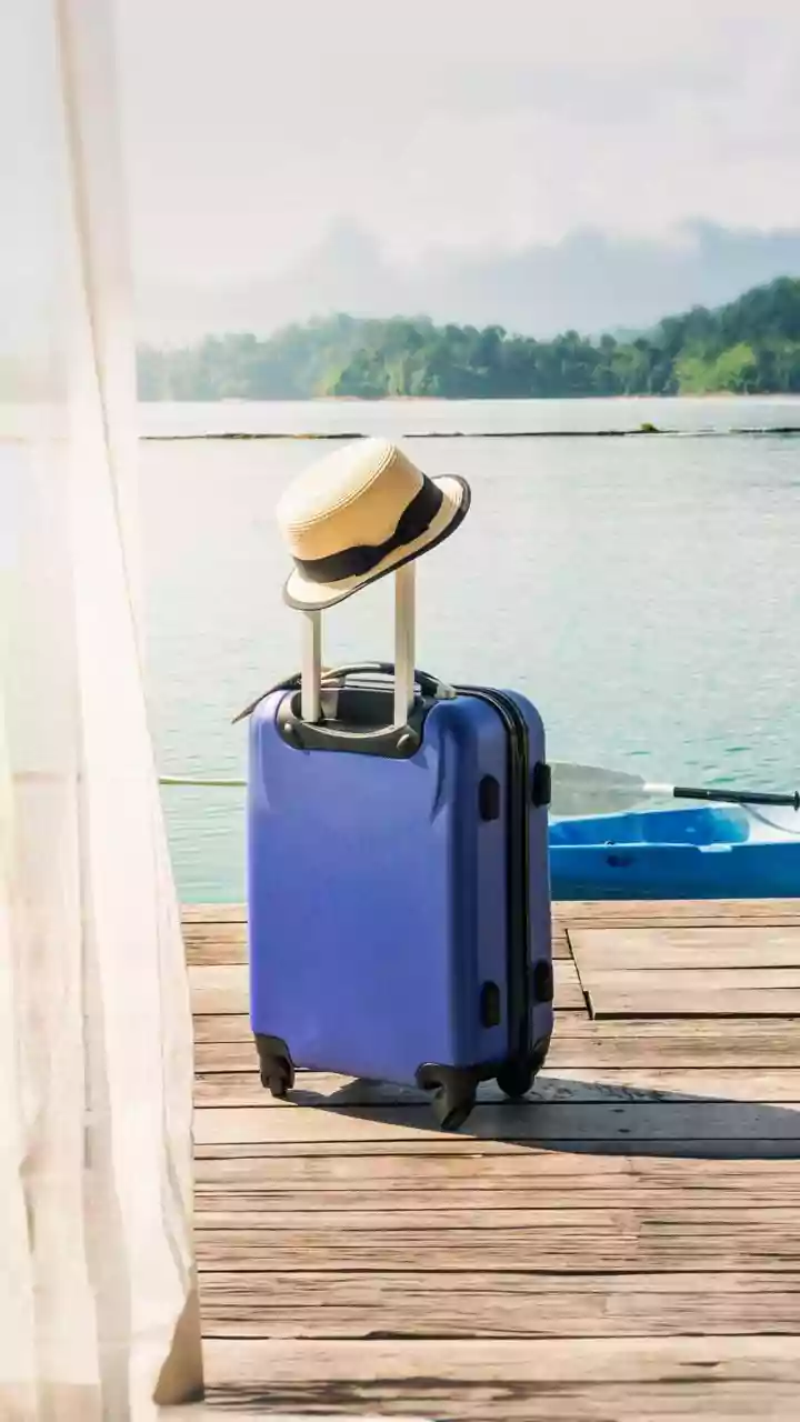 A First-Job Relocation Fund: Check The Deposit, Temporary Stay And Local Travel And The Gap Before Payday