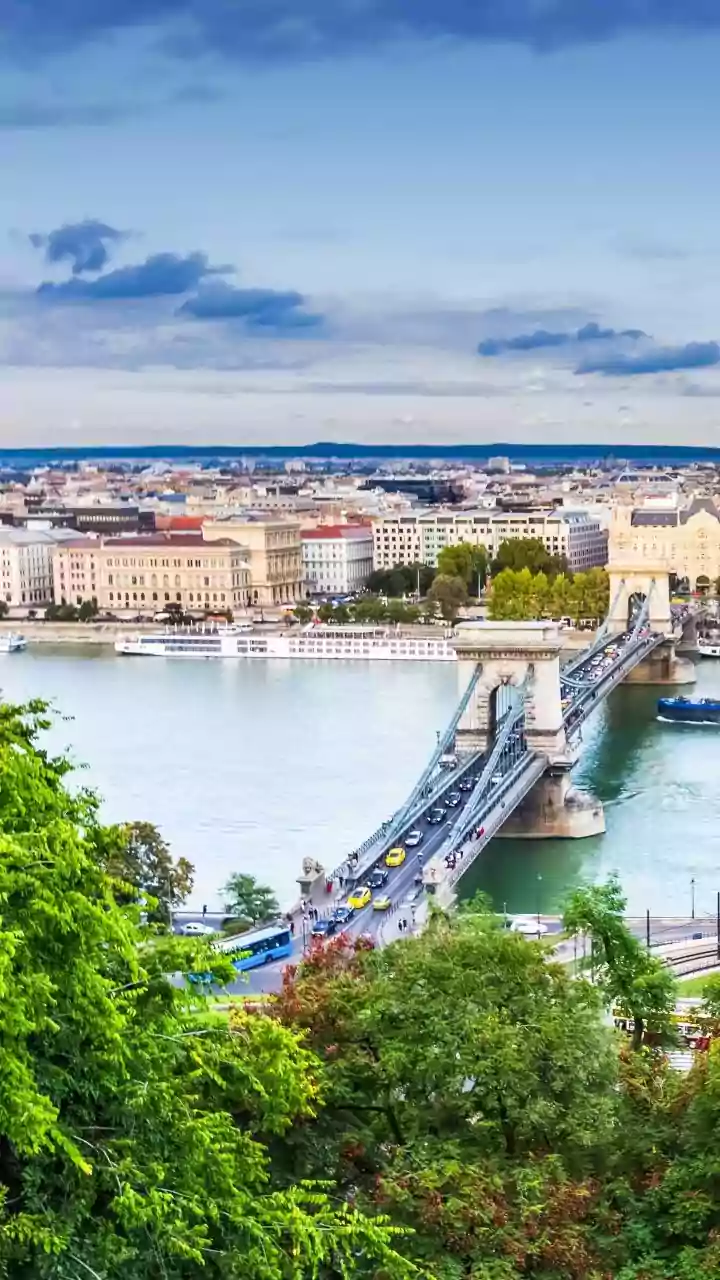 Trump Hints at Putin Meeting in Budapest: Diplomatic Talks