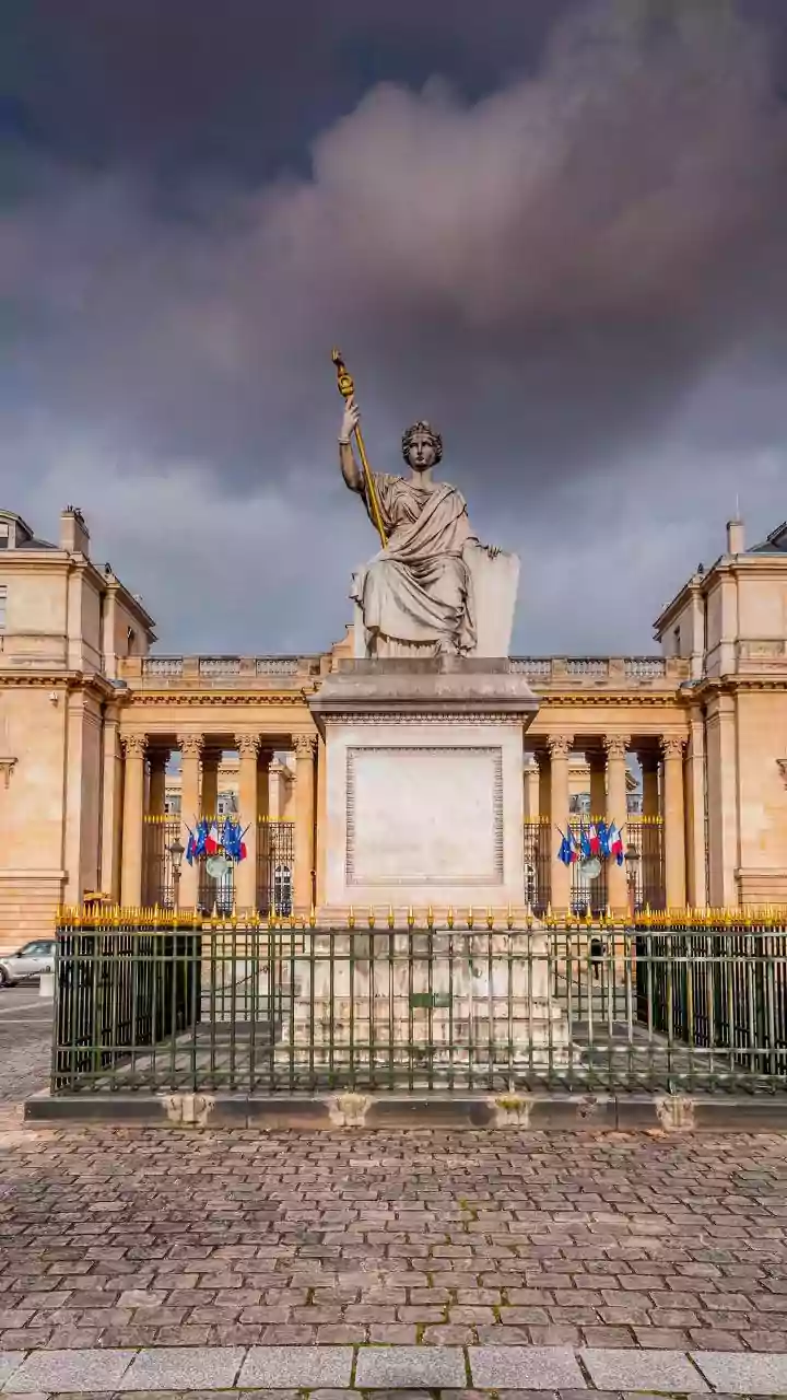 France proposes up to €10,000 joint liability for protest damage