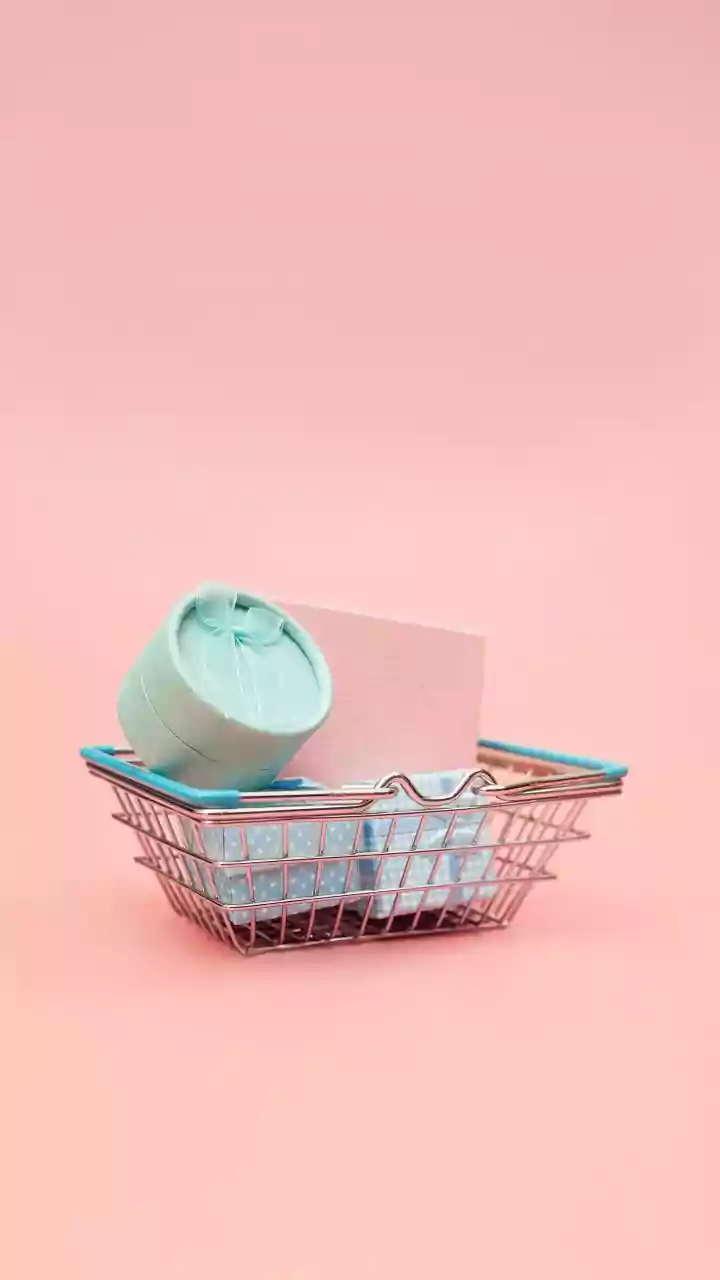 Why Indian Consumers Prefer Thoughtful Crated Hampers Over Generic Massive Gift Baskets