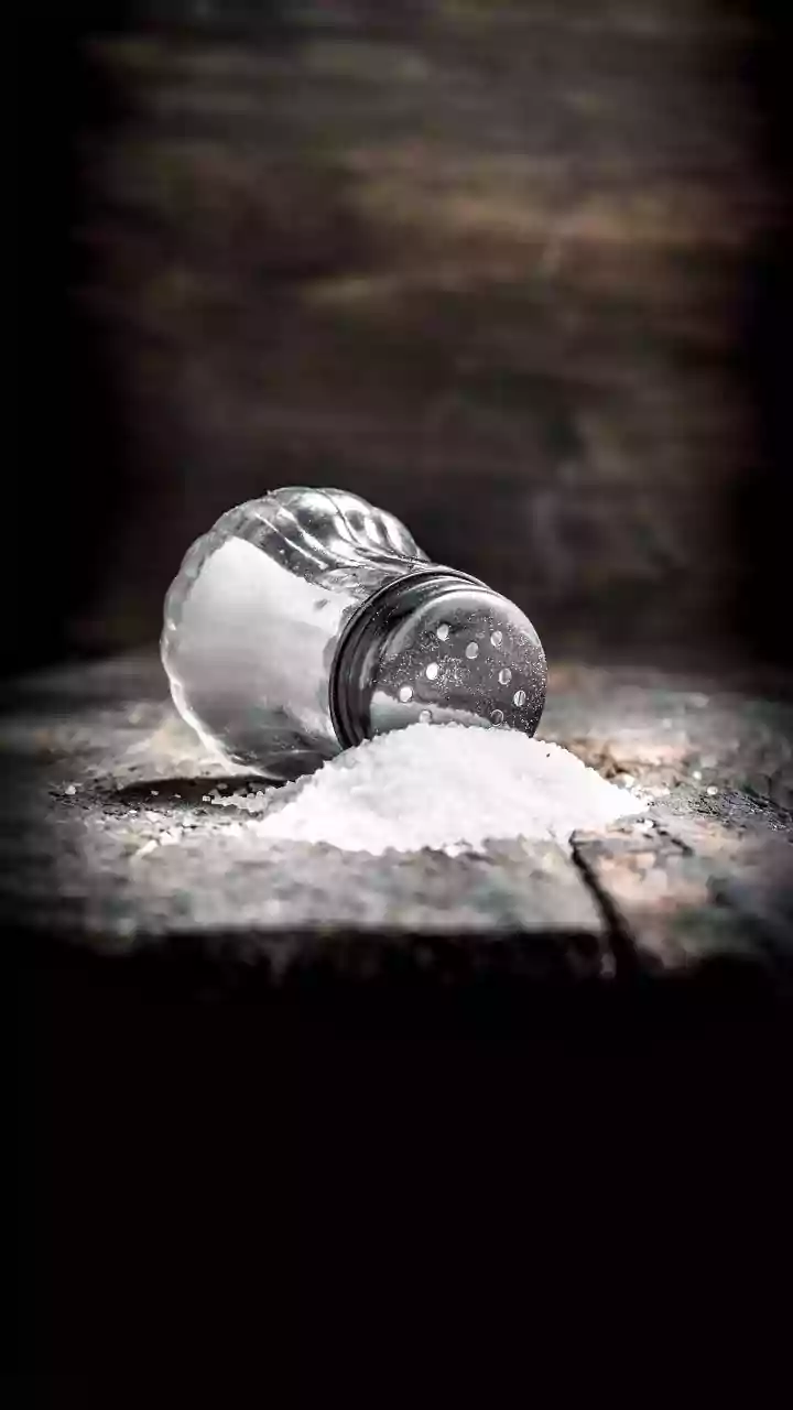 Clump-Free Salt Secrets: The Rice Hack for a Smoother Kitchen