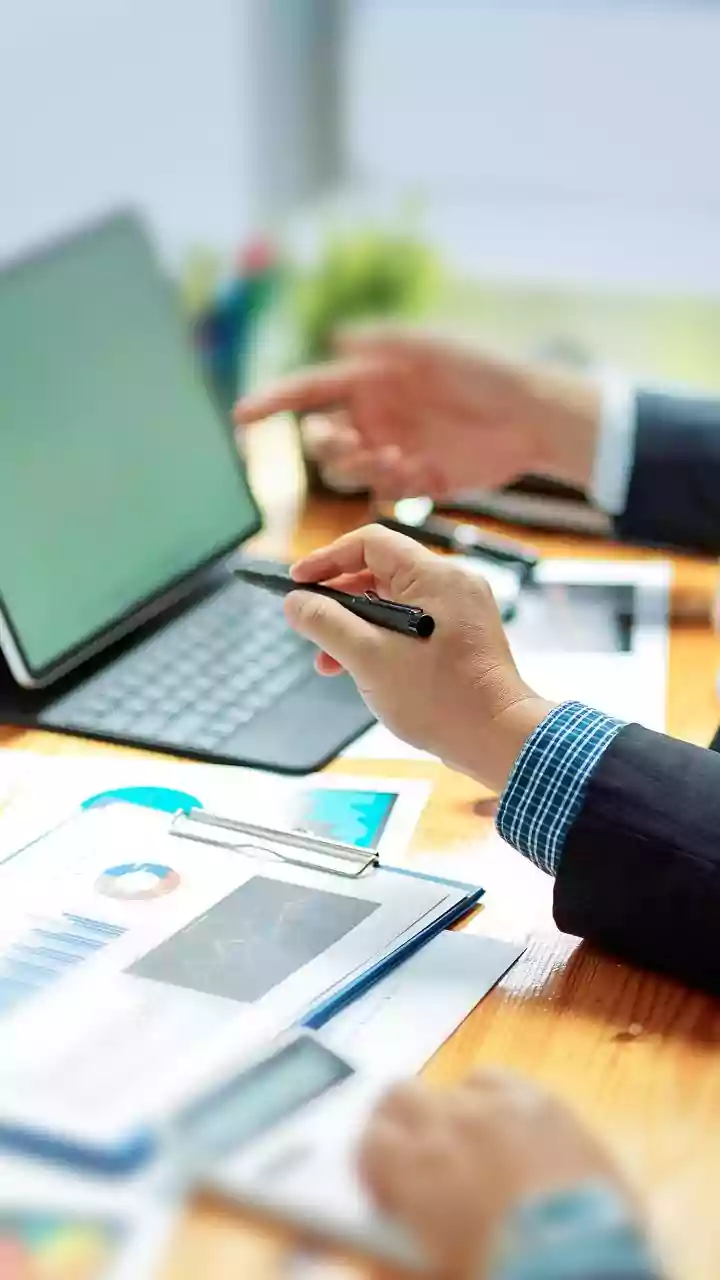 IT & Banking Stocks: Investment Insights for Today