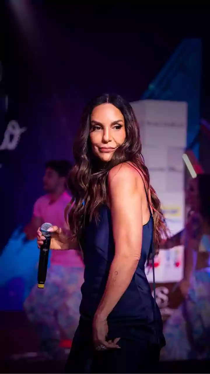 A fila andou? Ivete Sangalo aparece com novo namorado em casamento; saiba quem é