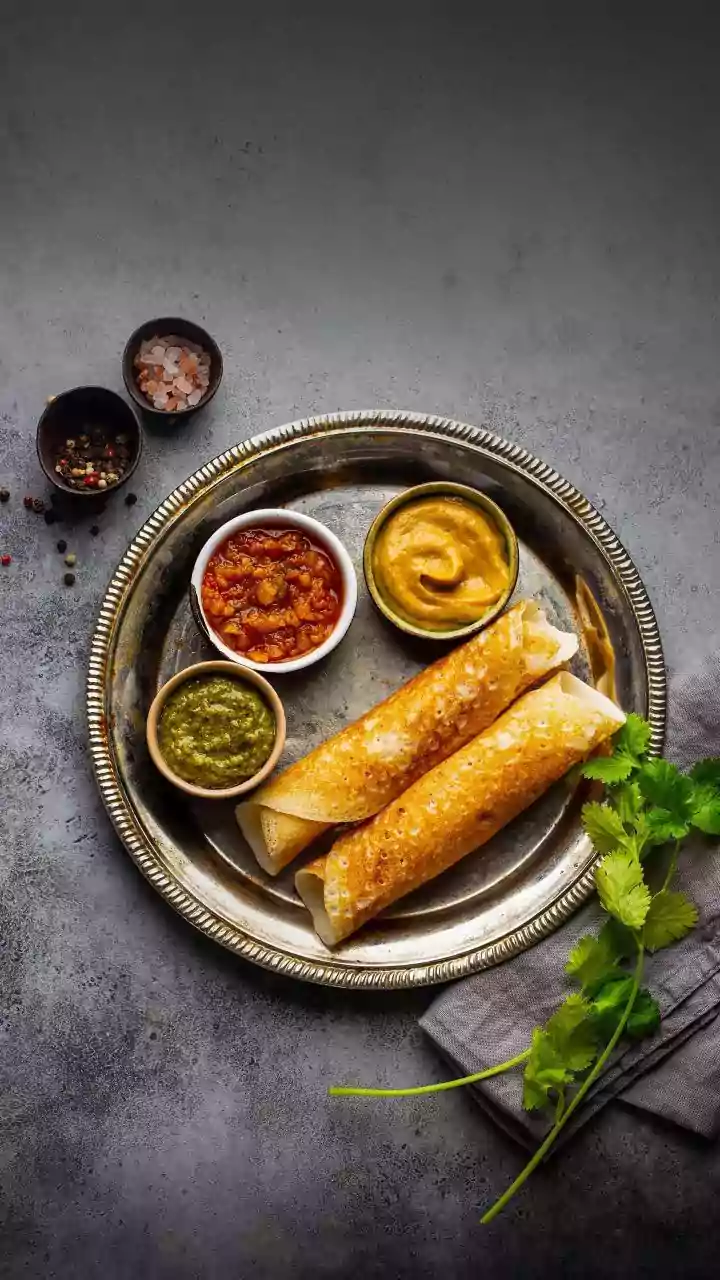 Chef Kunal Kapur's Speedy Bun Dosa with Tangy Onion-Tomato Chutney: A Flavorful Treat!