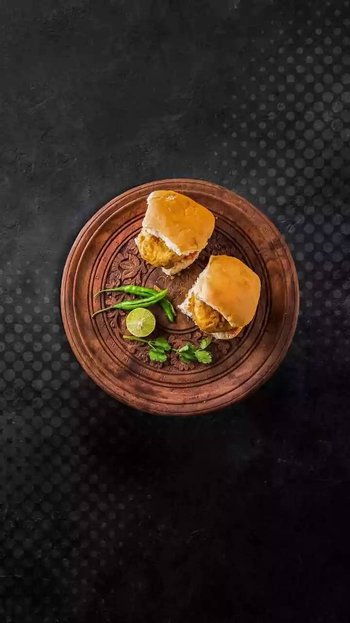 Mumbai's Beloved Vada Pav Gets a Sweet, Hyper-Realistic Cake Makeover!