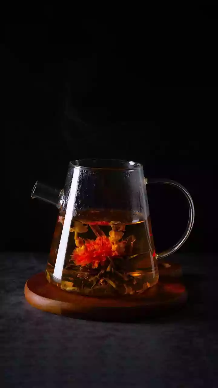 The Forgotten Flower Tea Ritual Is Back — And Everyone’s Talking About Its Calming Power