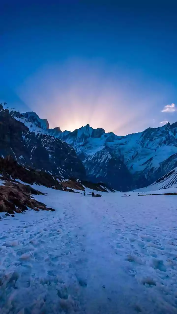 7 Snowy Mountain Treks for Beginners: An Indian Guide