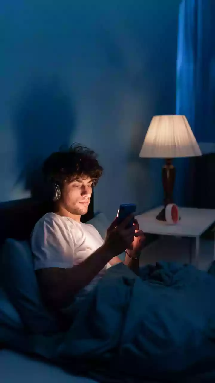 Sleep, Phones, and Your Gut: A Delicate Balance