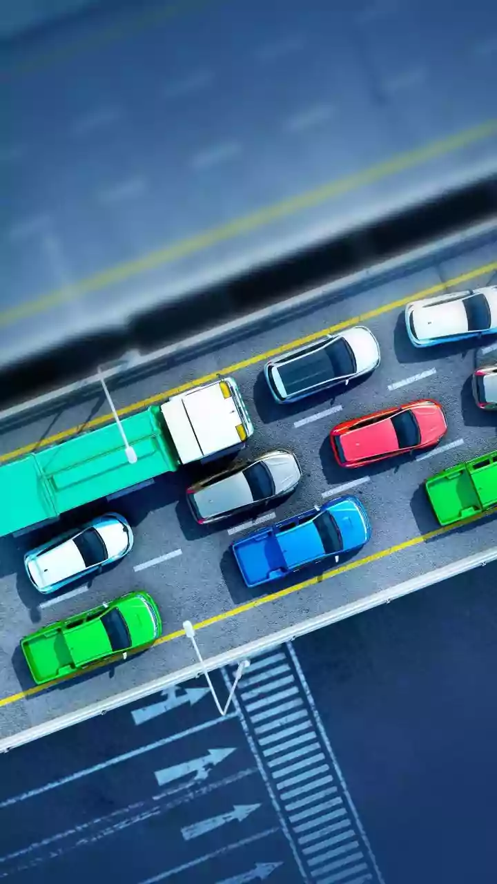 Mumbai Road Accident: Three-Vehicle Collision On Coastal Road Injures Several; Traffic Disrupted - Video