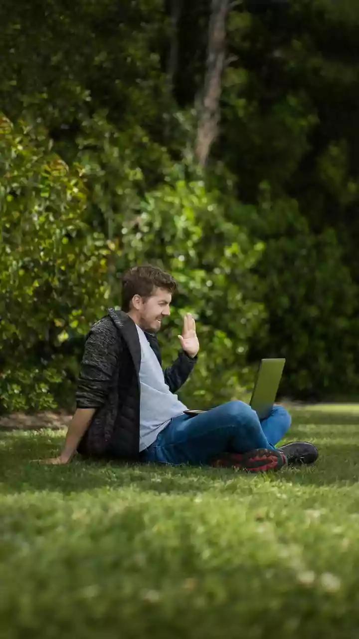 Clear status documentation reduces video call volume for remote employees working in hybrid