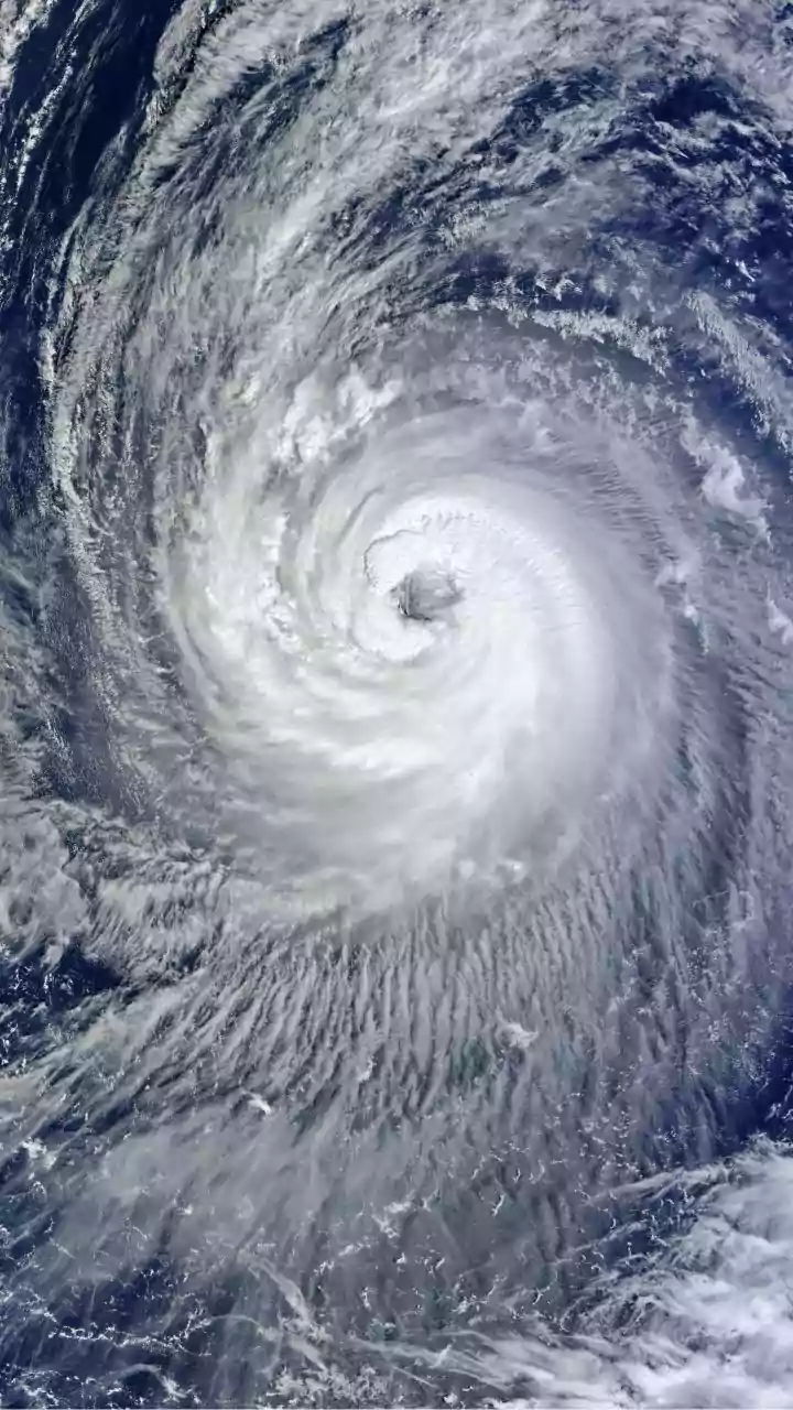 Cyclone Arnab to make landfall on Andhra Pradesh coast with winds up to 150 kmph