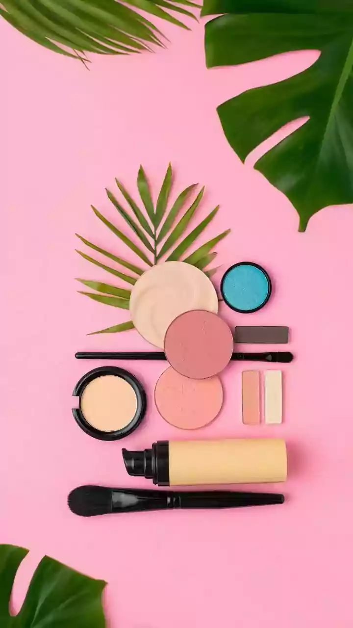 सर्दियों में चमकदार त्वचा के लिए 10 ज़रूरी मेकअप उत्पाद!