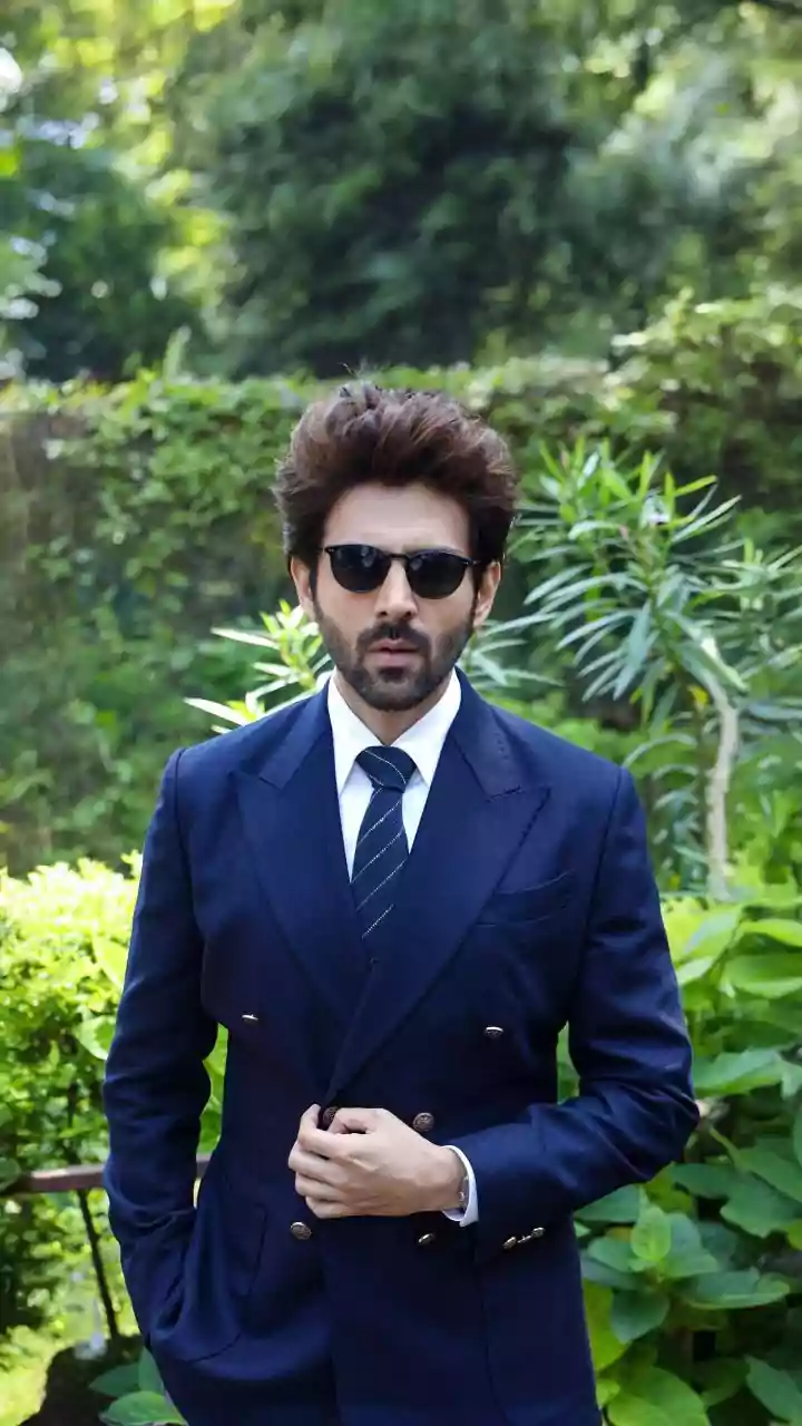 Kartik Aaryan Drops A Surprise Selfie With Johnny Depp: ‘Pirates Of The Red Sea’