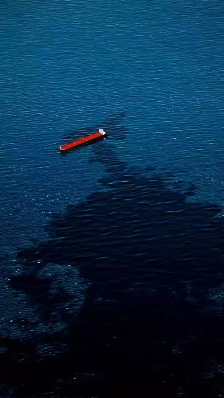 Saudi Arabia: Tanker hit by projectile off Red Sea coast