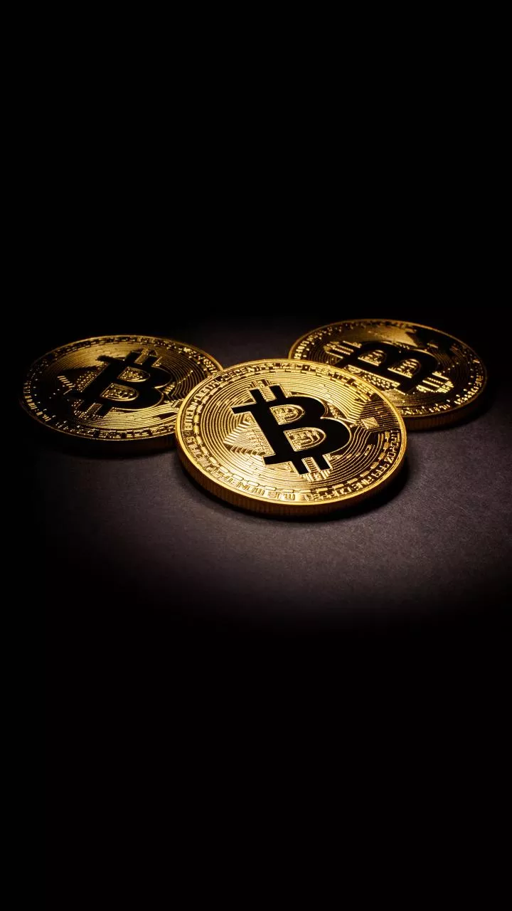 Crypto market cap steady at $3.22T; Bitcoin consolidates near $95K