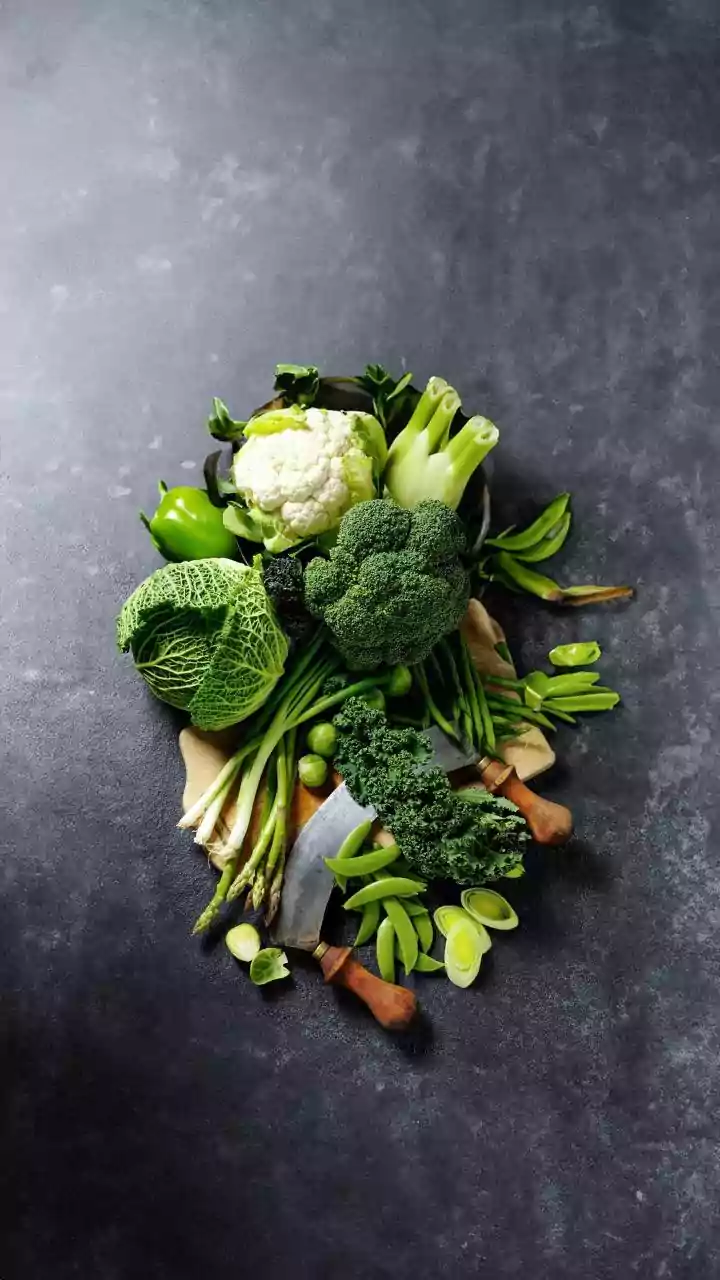 A Use-First Produce Box: Check Delicate Vegetables, Open Packs And Visibility Before The Next Grocery Run