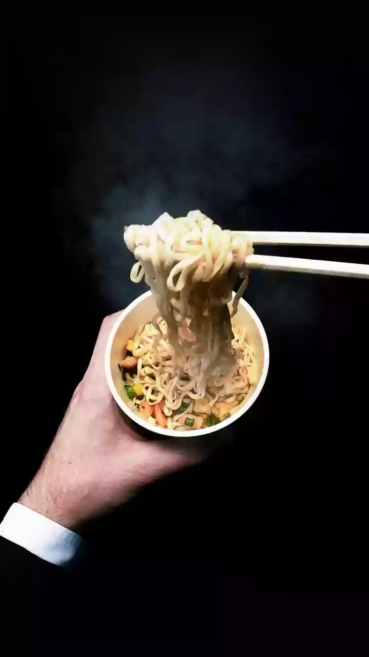 Estresse e jantar tarde aumentam risco de problemas intestinais